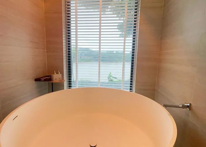 Phú Xuân - Gần Dốc Hoàng Hôn, Rộng View Sông lều